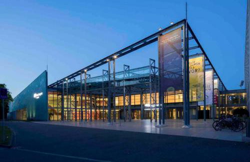 Suburban Jungle - Foto 65