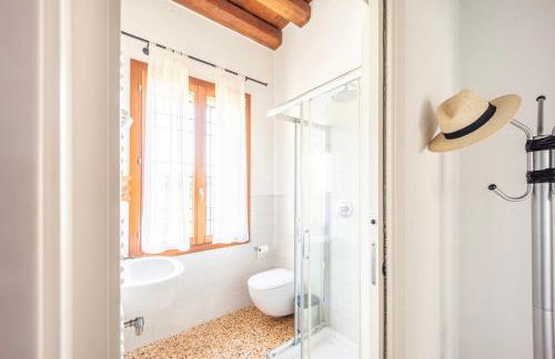 Beautiful Villa With Garden and Private Parking! - Foto 22