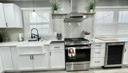 Rustic Chic in Charming Center Grove w Fenced Yard - Foto 3