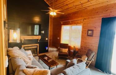 Gaylord Lakefront Cabin w Private Dock Fire Pit - Foto 4