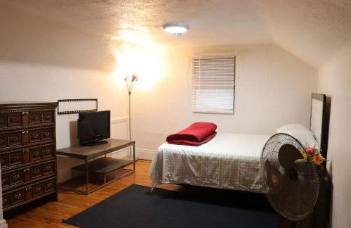 Buffalo 4BR Home 5 Beds, Near Airport & Downtown - Foto 14