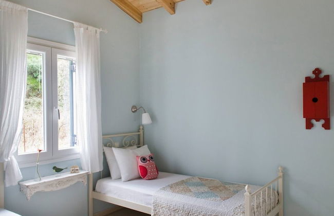 Cute Yellow Handmade House With Garden - Foto 12