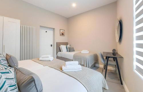 Earthy Elegance Stylish 4BR for Urban Escapes - Foto 48