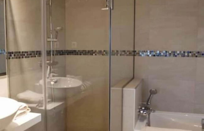 Luxury villa with heated pool - Photo 35