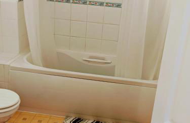 Oaklawn Apartment - Sleeps 4 Parking & Garden - Photo 77