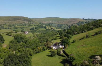Black Mountains Stylish Hideaway, nr Crickhowell - Photo 1