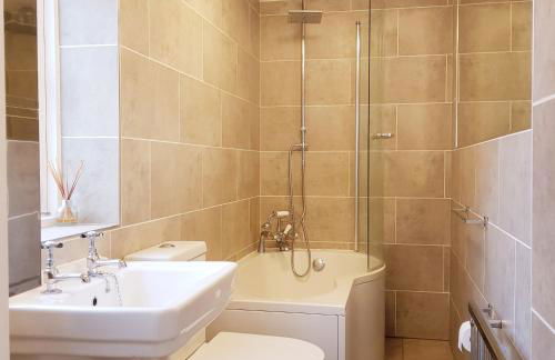 The Green Views Apartment Contractors, Families, Travel - Foto 4