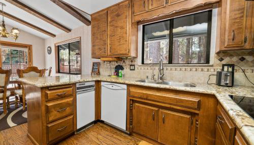 Avalon Retreat - A well-furnished cabin with a pool table and a Hot Tub! - Foto 5, dishwasher, toaster