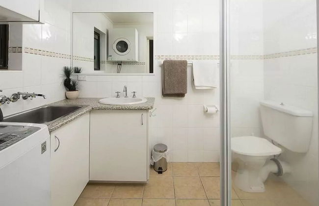 Burleigh Palms Holiday Apartments - Photo 24