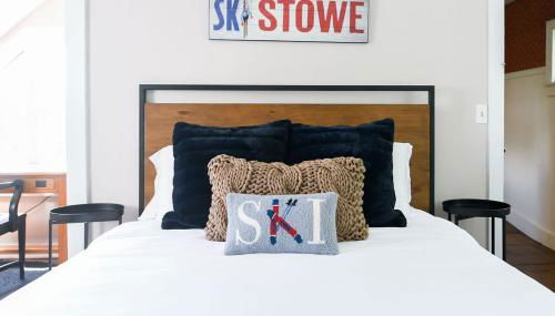 1820 House - VT Charm + Modern Comforts + Hot Tub - Foto 5