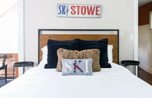 1820 House - VT Charm + Modern Comforts + Hot Tub - Foto 5