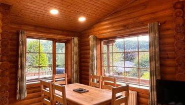 Solid Log Cabin With Private Hot Tub - Oak - Foto 3