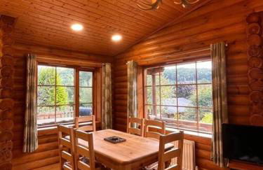 Solid Log Cabin With Private Hot Tub - Oak - Foto 3