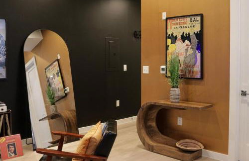 Unit 8 Spacious 2BR Penthouse Sleeps 8 - Photo 14