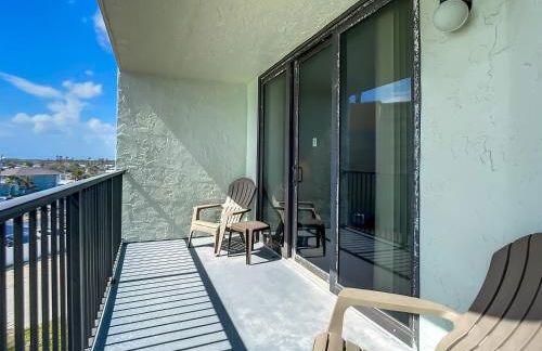 Ocean View with a beachfront pool at Ocean Trillium Condo ~ 402 - Foto 16