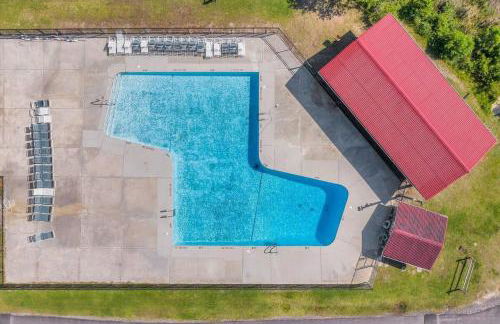 Surf City 2BR Model Home with Pool and Boat Ramp Access - Foto 19