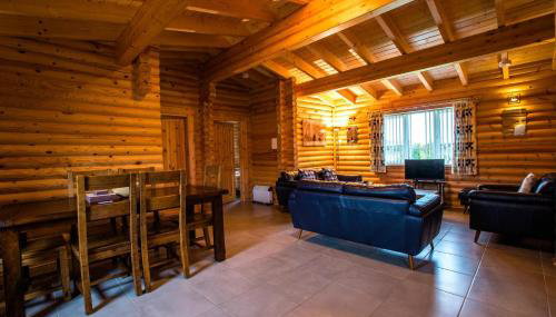 Teal Lodge - Nordic Log Cabin with private hot tub - Foto 3