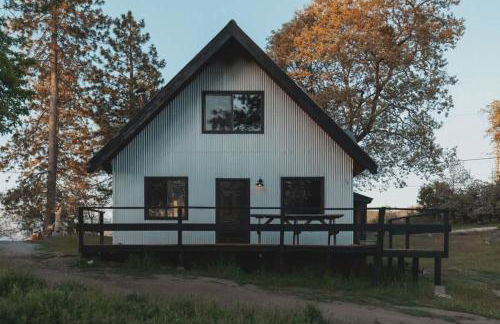 Spacious 4-bedroom cabin on secluded private land - Foto 1