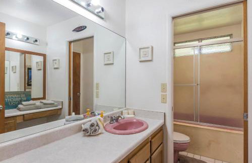 Relax at Kapakai Cottage 2-Bedroom Comfort with Full Kitchen & WD - Photo 4