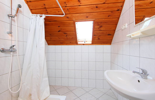 6 bedroom House in Balatonszárszó with garden and terrace - Photo 13