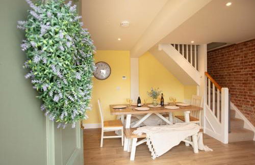 City to Country Retreat Luxury Cottage with Hot Tub - Foto 6