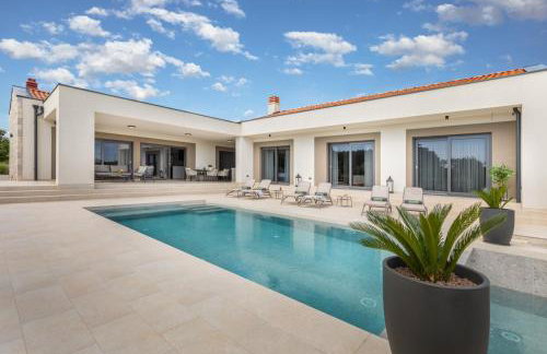 Villa Lastine by Villsy - Photo 1