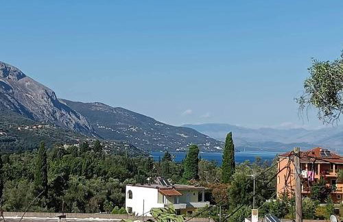 Kalemi House, Spacious 2BR Home with Garden near Ipsos and Dassia - Foto 2