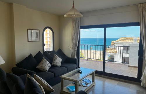 3 Bed Beachfront Penthouse 854 with great views - Photo 1