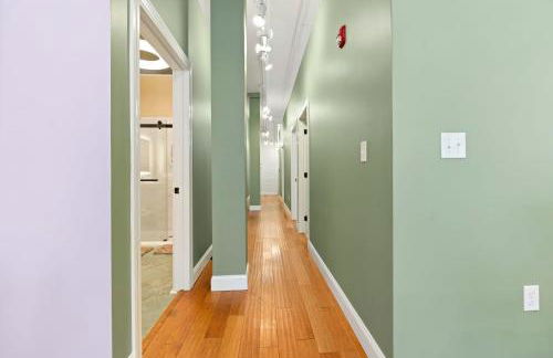 KING First Floor Sleep8 4Beds 2BA Swepson Escape - Foto 37