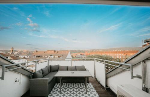 Spacious Penthouse with AC and Free Parking Steps Away From the Central Station - Foto 13