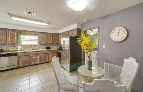 Lakefront Eufaula Cabin with Fire Pit and Private Dock - Foto 8