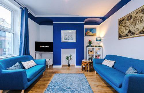 Charming Home in Chester by 53 Degrees Property, Ideal for Family Getaways, Central Location! - Foto 1