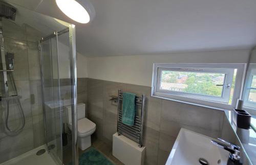 5 Beds 7 guests Private Garden Free Parking - Foto 8