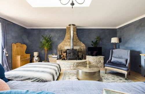 Luxurious Complex: 2 barns together edge of Frome - Photo 1