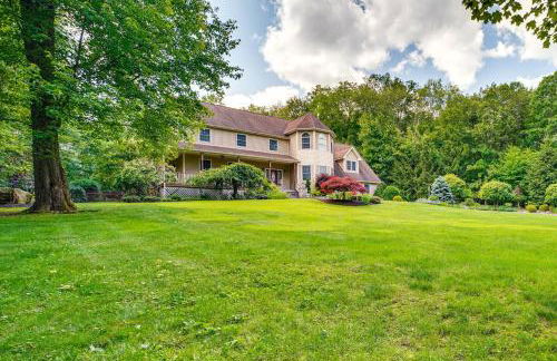 Serene Hudson Valley Escape with Pool and Grill - Foto 24