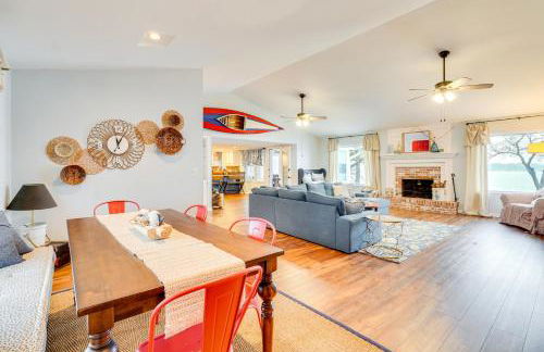 Lakefront Home with Private Dock in Grove - Foto 6