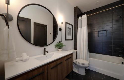 Skyline Luxury - Rooftop Deck- King Suites-Garage - Foto 28