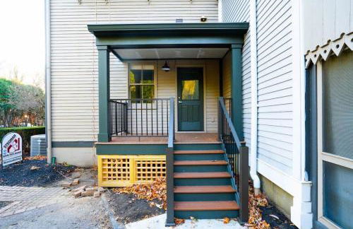 Walk to Stadiums & Downtown, Jet Tub, Historic Apt - Foto 8