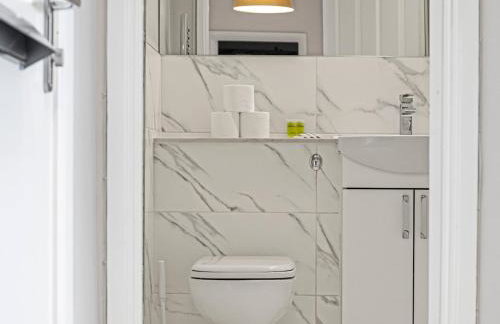 Modern 1 bedroom Apartment with views on West London - Pass the Keys - Foto 31