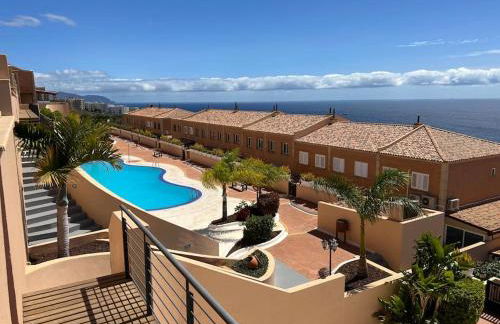 Casa Adosada de lujo con piscina y vistas al mar - Foto 1