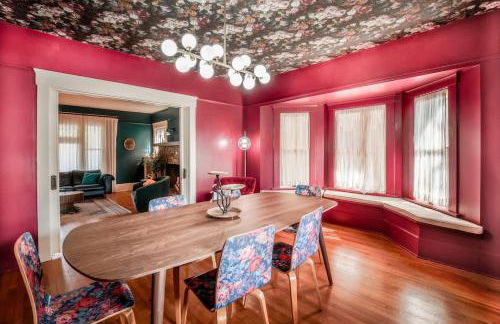 Gorgeous Eccentric Family Home with Cowboy Pool - Foto 14