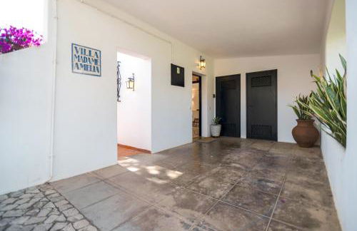 Traditional 3 bedroom villa with great pool in the heart of Vale do Lobo - Photo 29