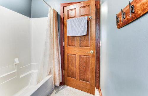 Spacious Edgerton Home with Private Beach and Views! - Foto 18