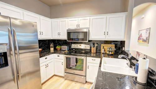 NEW Oak Lodge at Little Ranches 5 min to Square - Foto 5