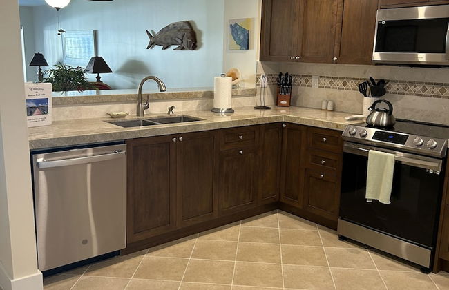 Gorgeous 2 bedroom condo with panoramic views of the Atlantic Ocean. 2 Condo by RedAwning - Photo 9