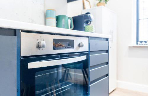 Long Stay Offers, Modern Amenities, Fully Equipped, All Bills Included, Perfect Location, King Size Bed, Fast Wifi - Foto 16