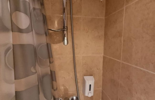 1 Bed Homey Two Floor Apartment - 200mbps Wi-fi! - Photo 22