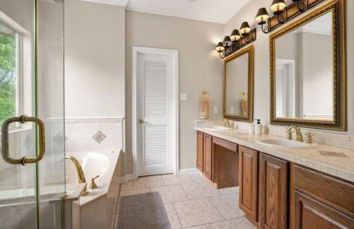 Walk to Zilker Barton Springs 5BR 3BA Villa Sleeps 14 - Foto 6