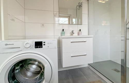 ImmoStay G#1 Ferienhaus - Parken & WiFi, 2 Balkone und 2 Bäder,4K - Foto 55