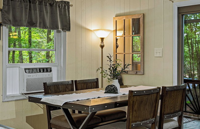 Frolic on Fern by Avantstay Enclosed Deck w/ Forest Views, Bar - Foto 105